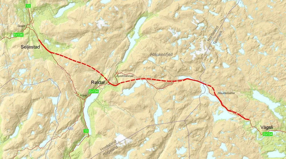 Kartskisse som viser den aktuelle veistrekningen med foreslåtte tunneler (stiplet linje). Kilde: SVV