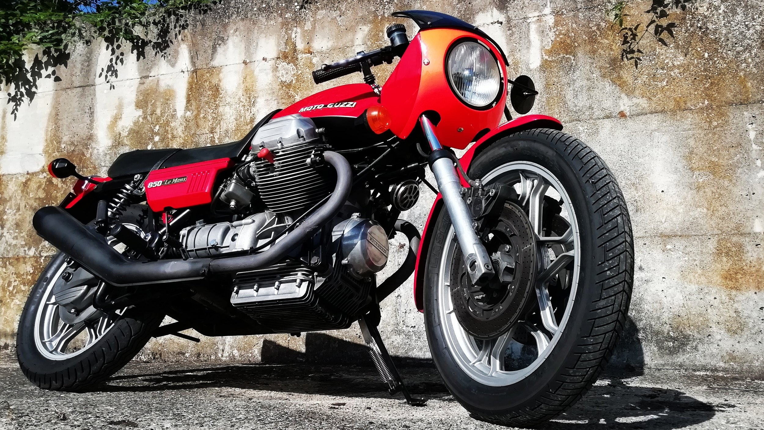 1976_guzzi_lemans850_01 copia.jpg