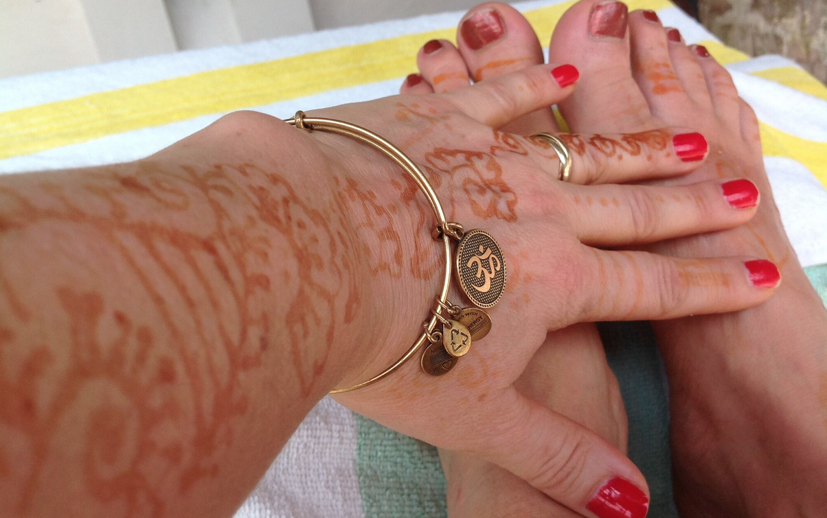 I loved how using henna tubes and painting my hands, arms and feet made me feel dressed up! Low impact outfit 'change', Indian stylee...