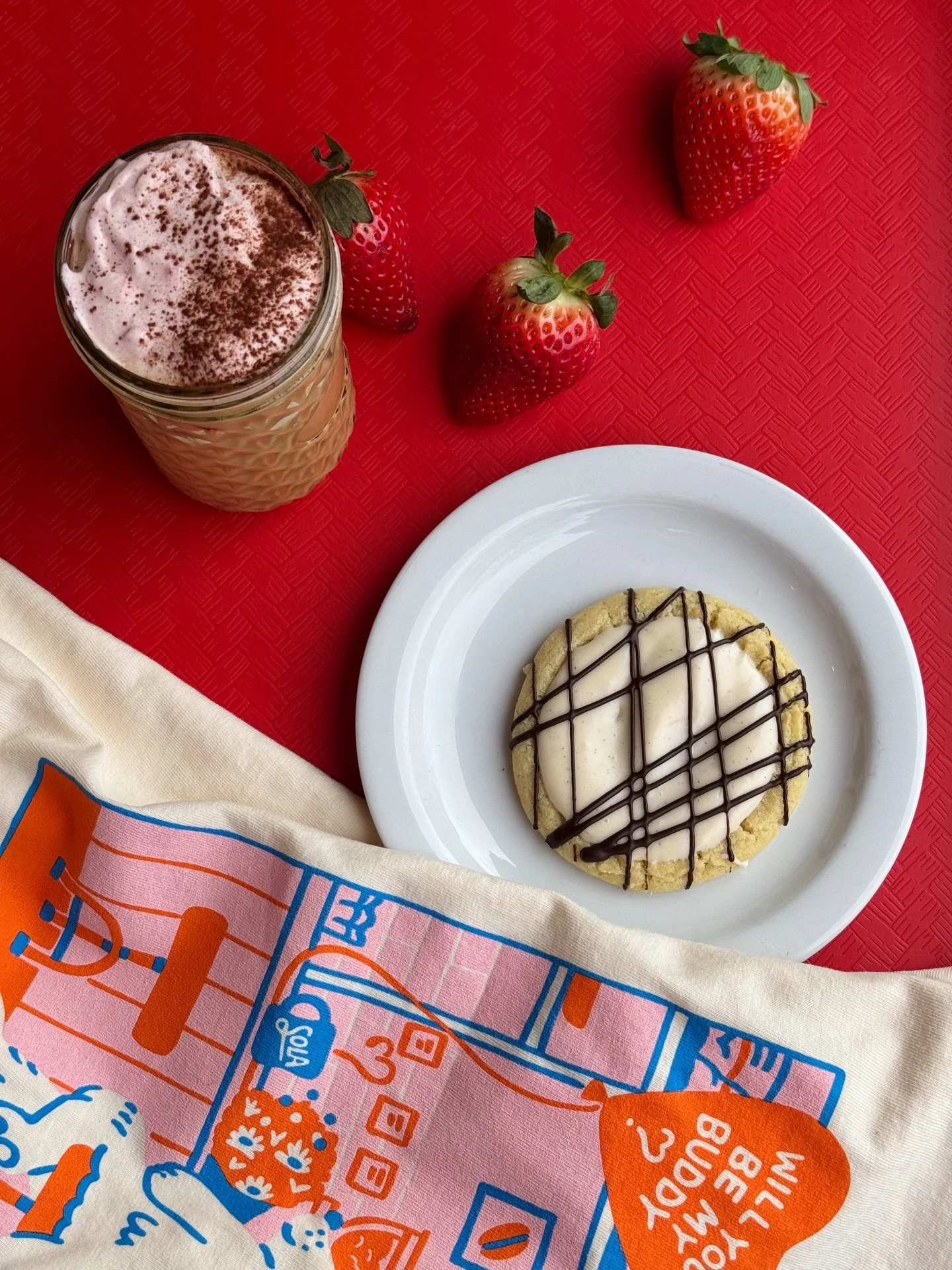 HAPPY LOVE WEEKEND 💞 Cutie capps &amp; sugar cookies mending our hearts all weekend long!!!!! Love day Buddy merch still in stock, but running low AND @splitacrefarm tulip bouquets land tomorrow&hellip;so much LOVE! 

Strawberries &amp; cream for th