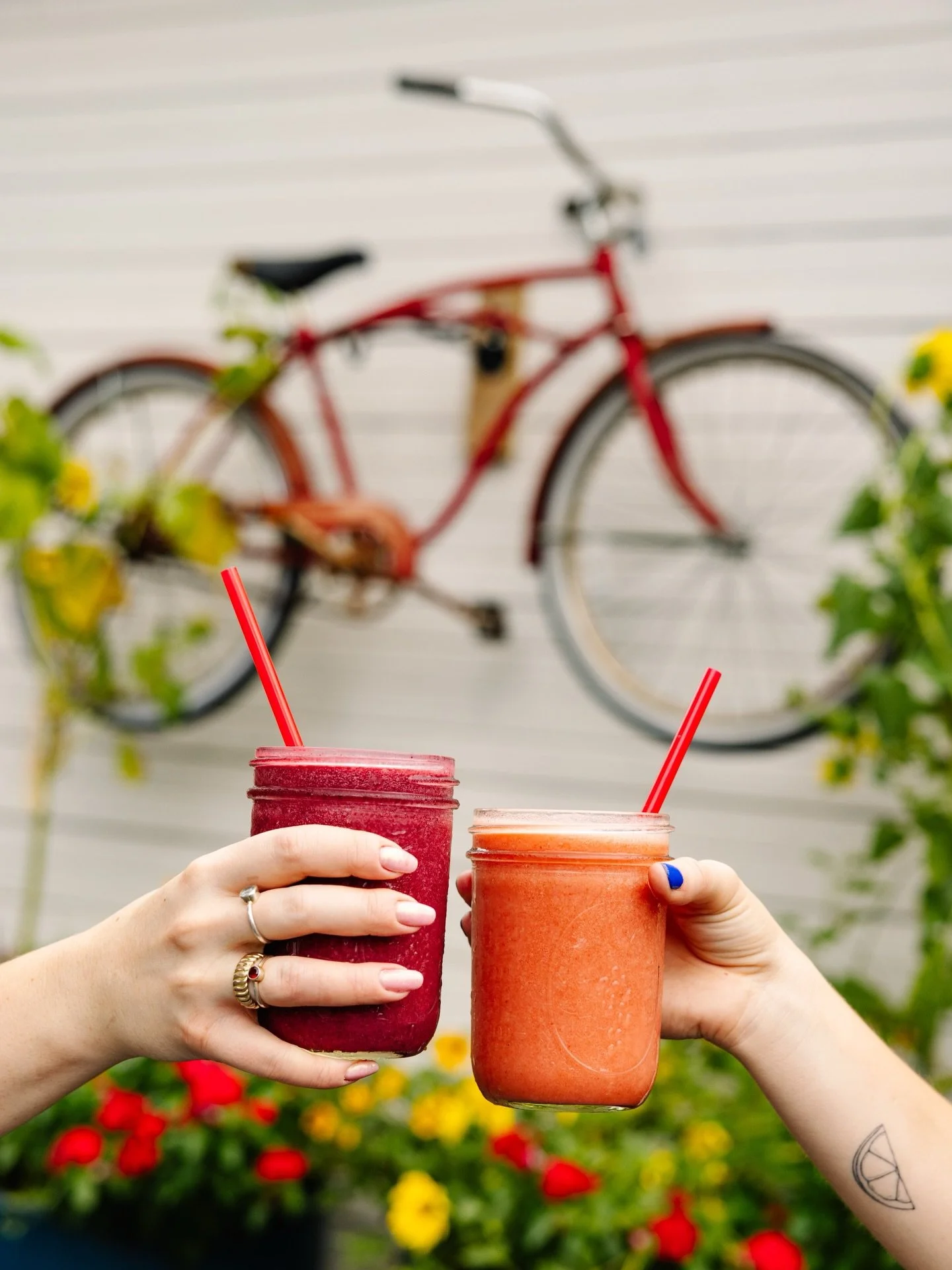 Cheers to the weekend &amp; for the lovely sunny day we are having tomorrow!!!!! Smoothie weather ☀️ see you in the morning!