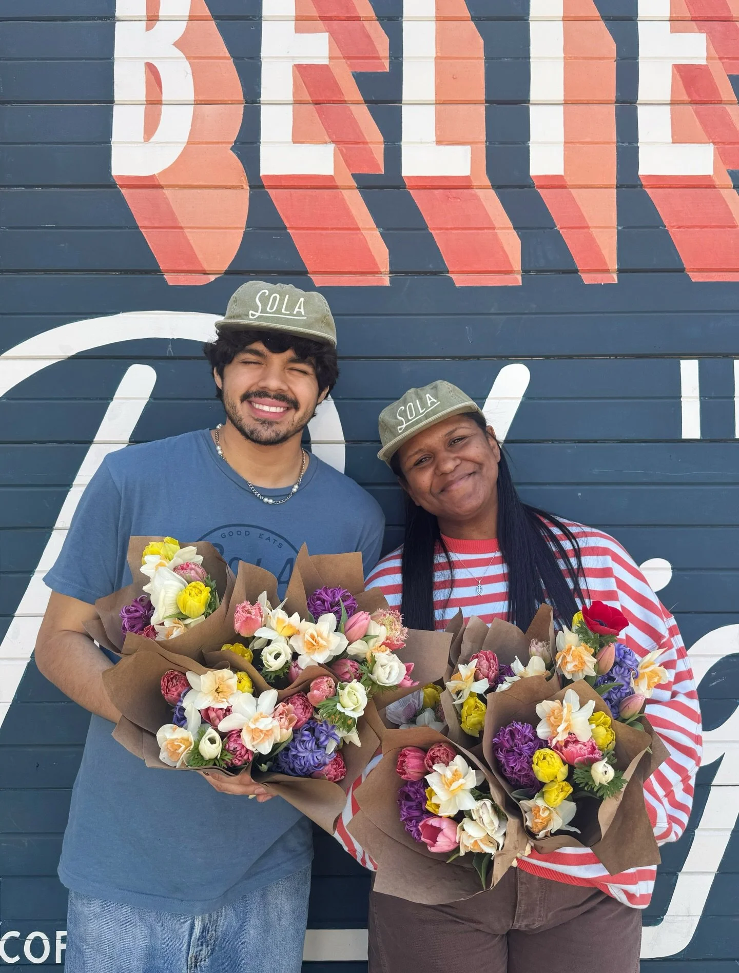 Pretty flowers!!! Lovely Sola hats!!! Cutie Rachel &amp; Ruben!!! What more can you ask for on this lovely Thursday? 💞🥹

Reminder that weekly flower bouquets are back 💐Our friends at @splitacrefarm drop stunners off every Thursday for flower seaso