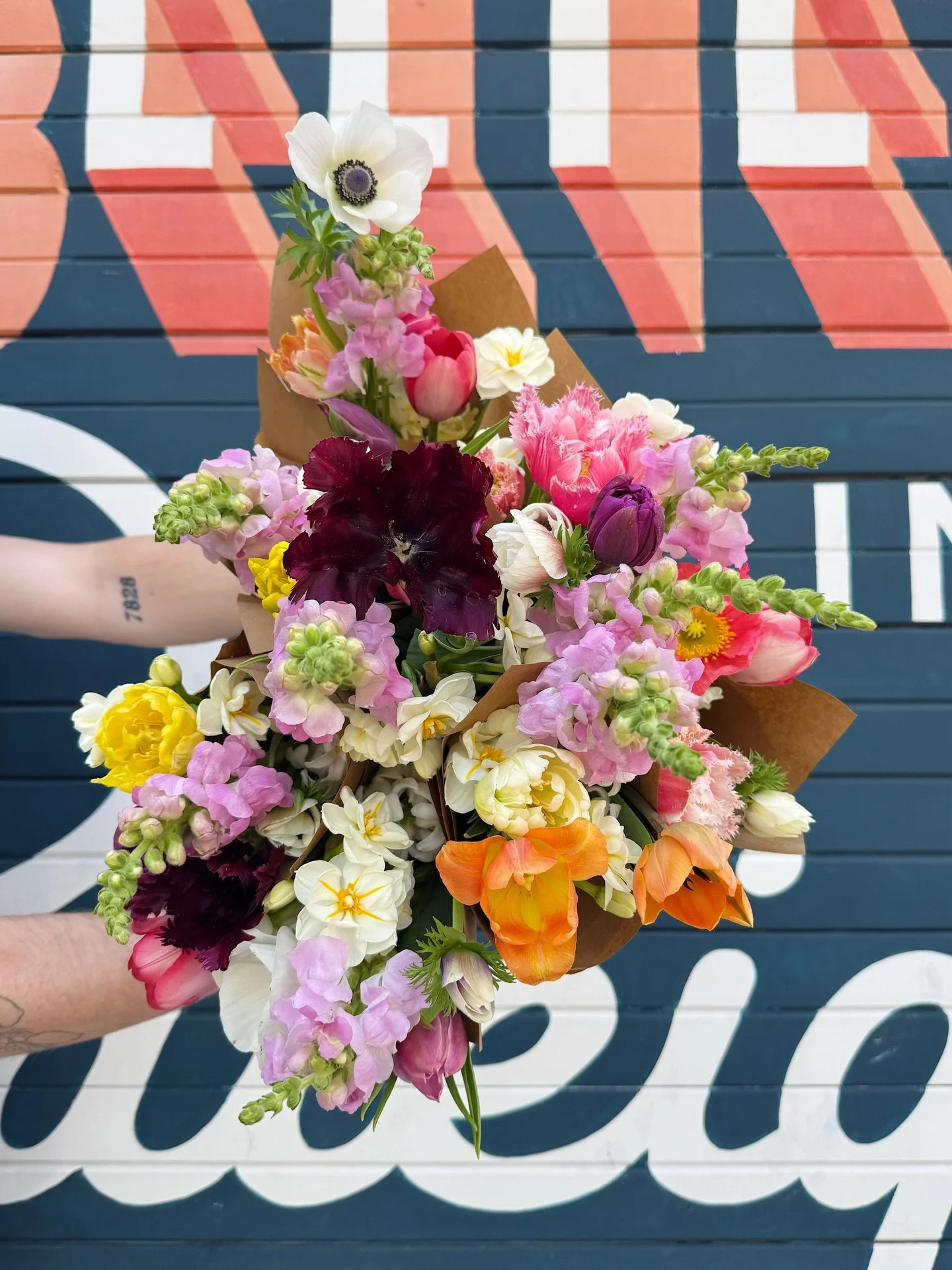 Can&rsquo;t believe these beauties from @splitacrefarm !! Swing by and brighten up someone&rsquo;s day this week 😍💐