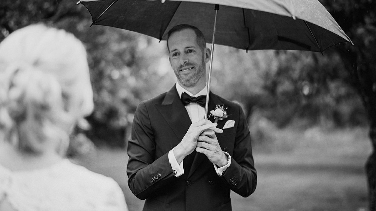Groom sees the bride 