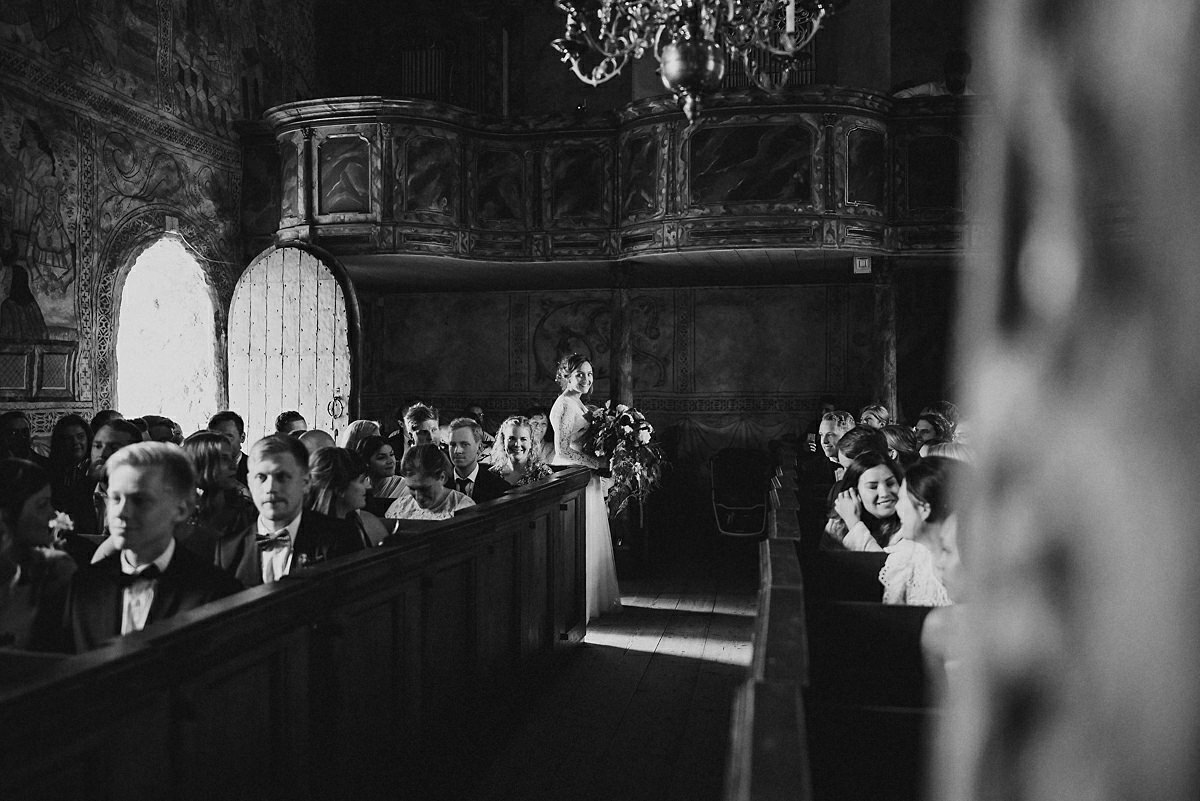 Wedding ceremony Harnosand dark and moody