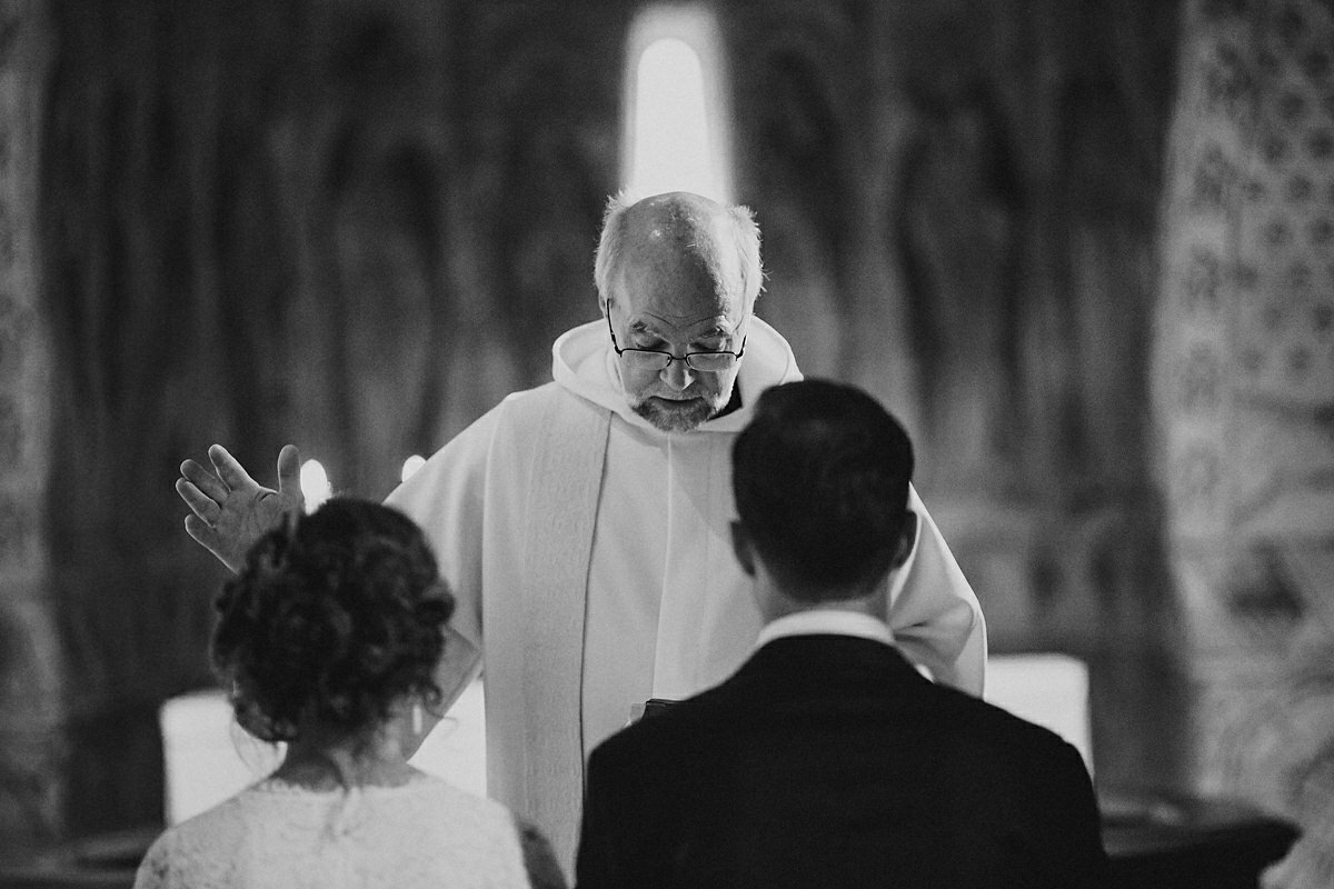 Wedding ceremony Harnosand dark and moody
