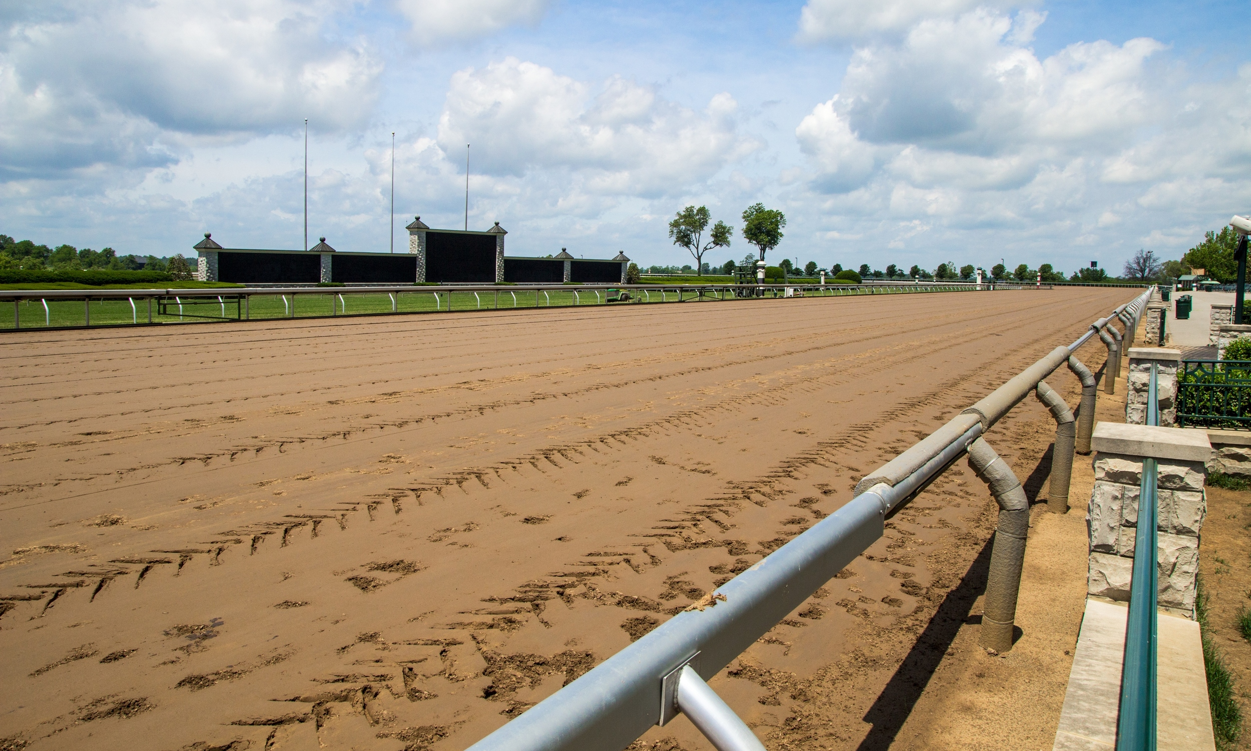  Lexington Kentucky. USA. June 1 2015. Keeneland racetrack in Lexington Kentucky prepares to host the 2015 Breeders Cup. Keeneland is considered to be the premier horse racing facility in the US. 
