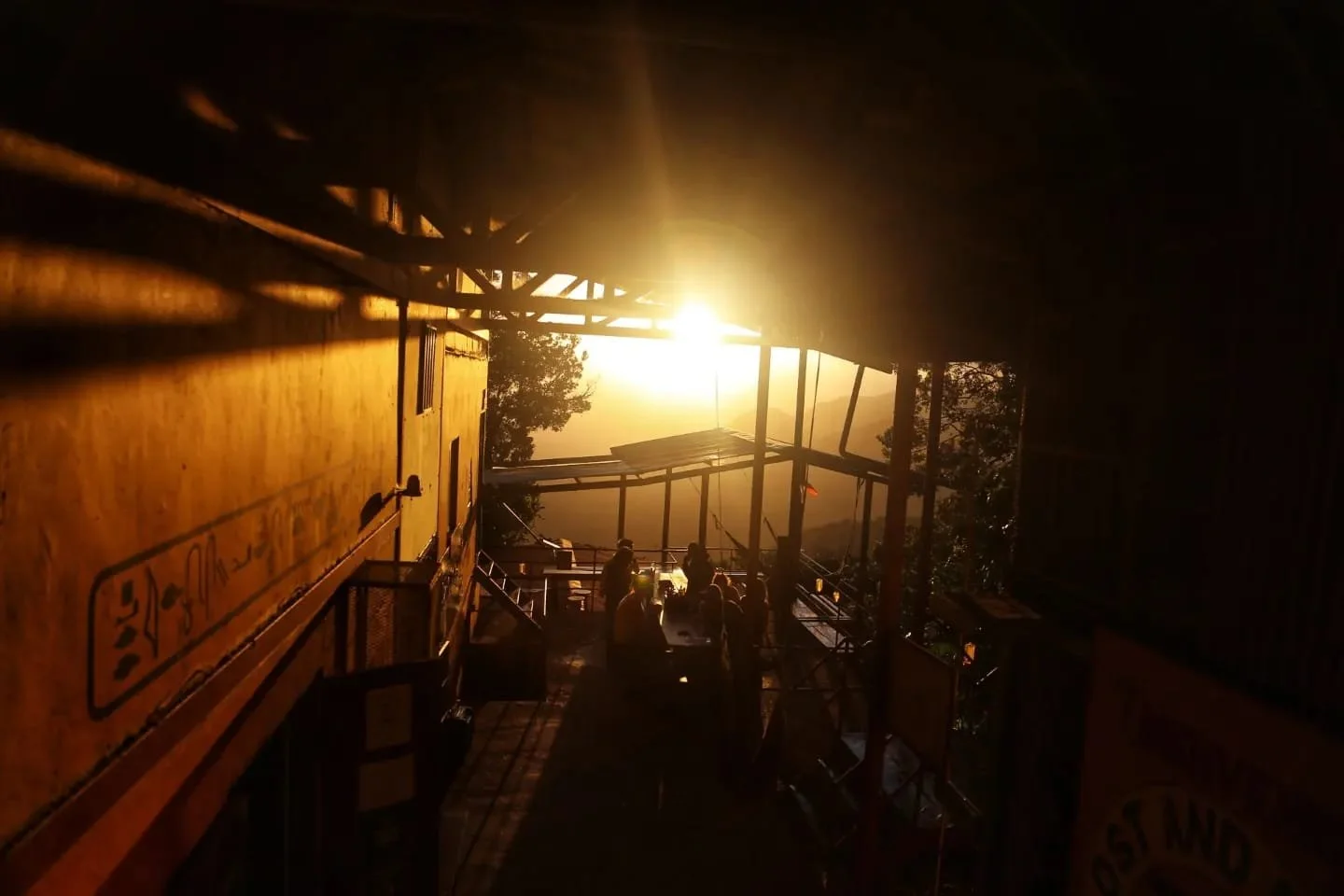 Love, Laundry, and Jungle Nights: The Unexpected Romance of Backpacker Hostels