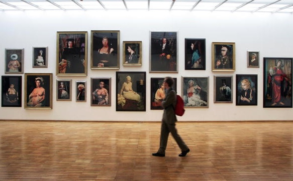 A retrospective of Sherman's work at the Jeu de Paume in Paris, 2006. Read the story on ArtNet