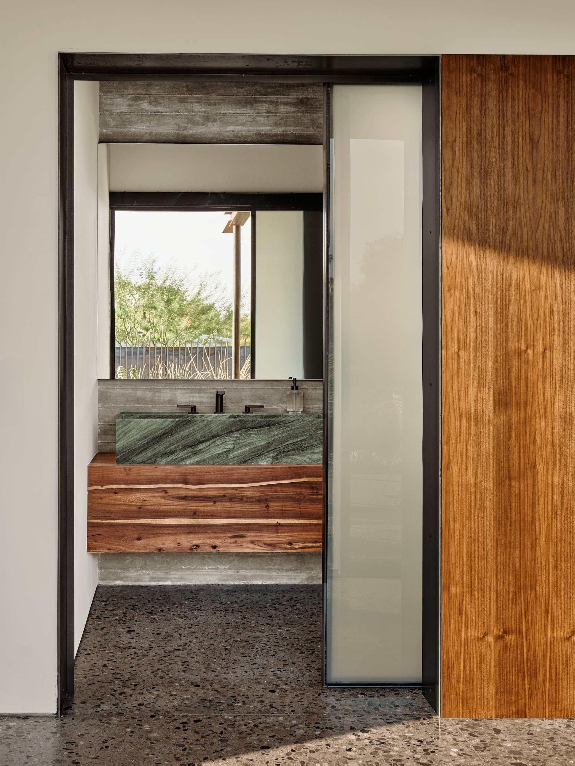 Web 036 Lidentity E Cochise powder 7654.jpeg