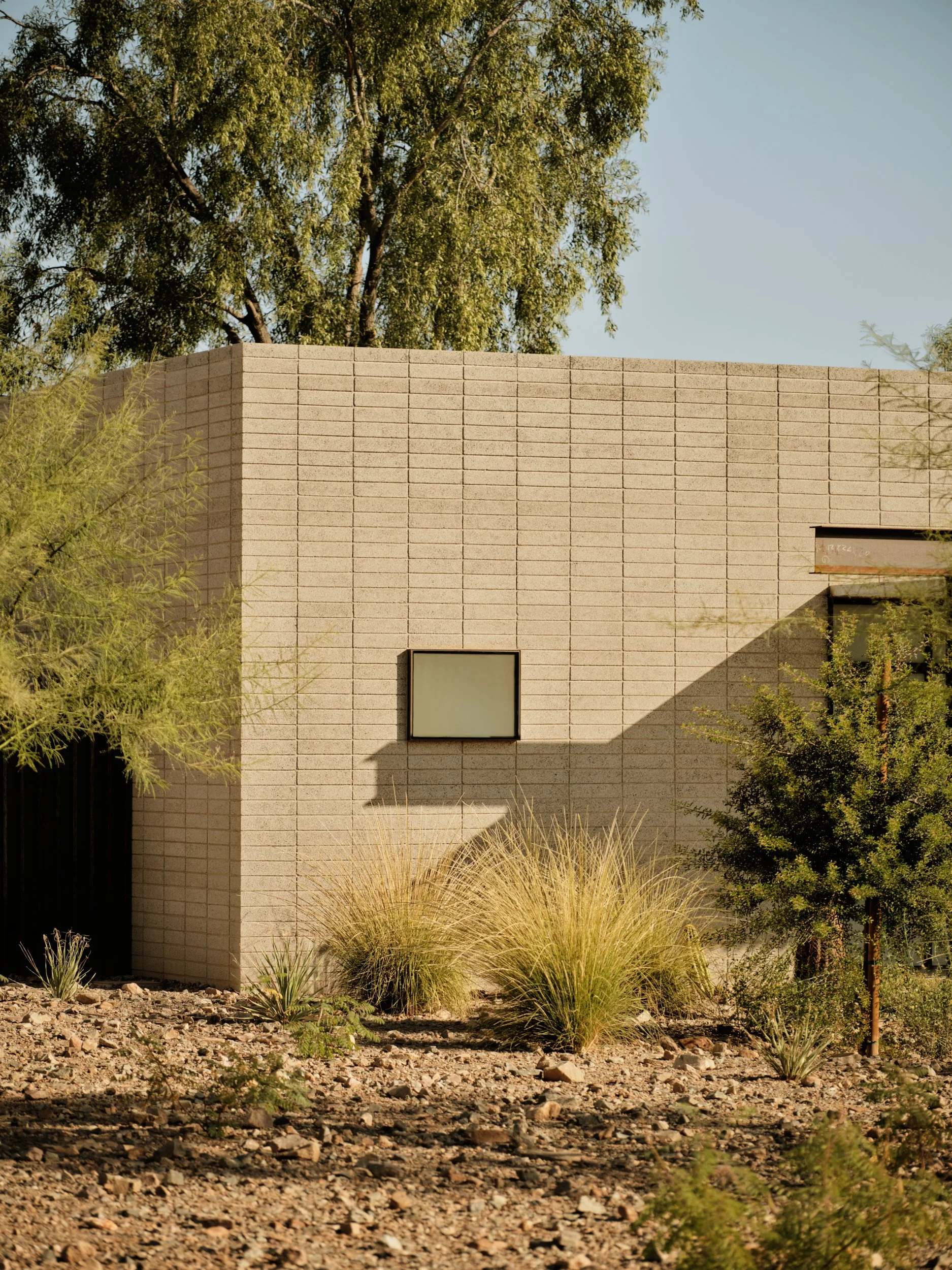 Web 036 Identity Construction detail garage window 9533.jpeg