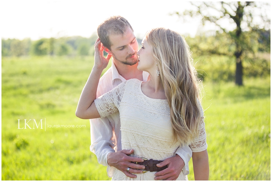 Milwaukee-Fun-Engagement-Session-Wisconsin-Wedding-Photographer_0015.jpg