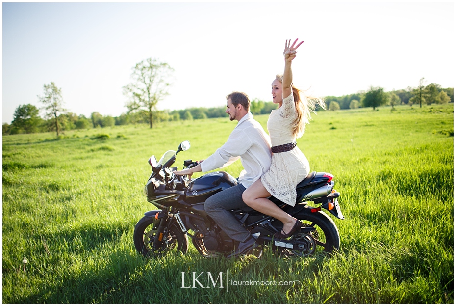 Milwaukee-Fun-Engagement-Session-Wisconsin-Wedding-Photographer_0024.jpg