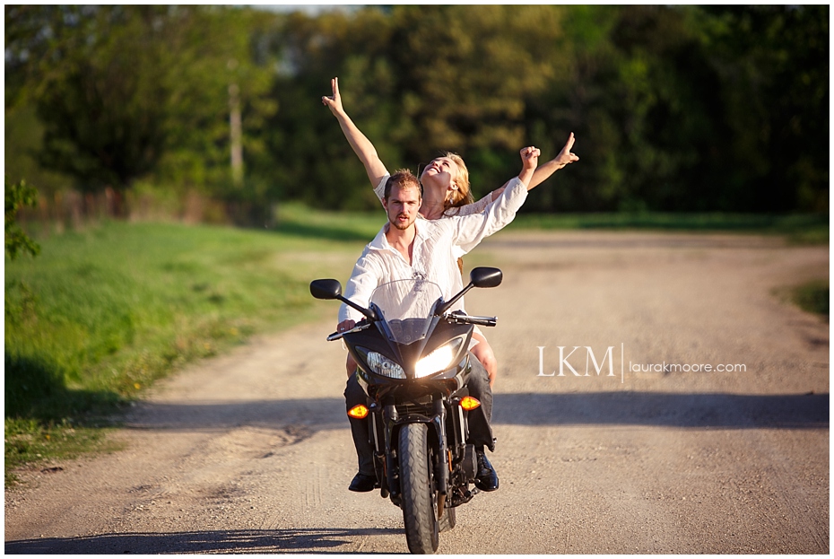 Milwaukee-Fun-Engagement-Session-Wisconsin-Wedding-Photographer_0025.jpg