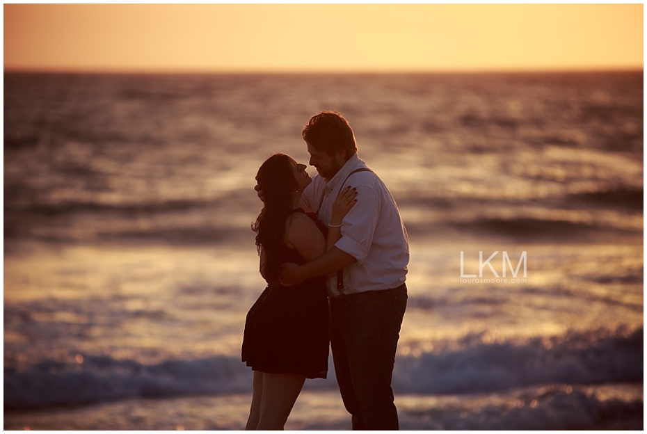 Manhattan-Beach-Engagement-Pictures-Los-Angeles-Wedding-Photographer_0033.jpg
