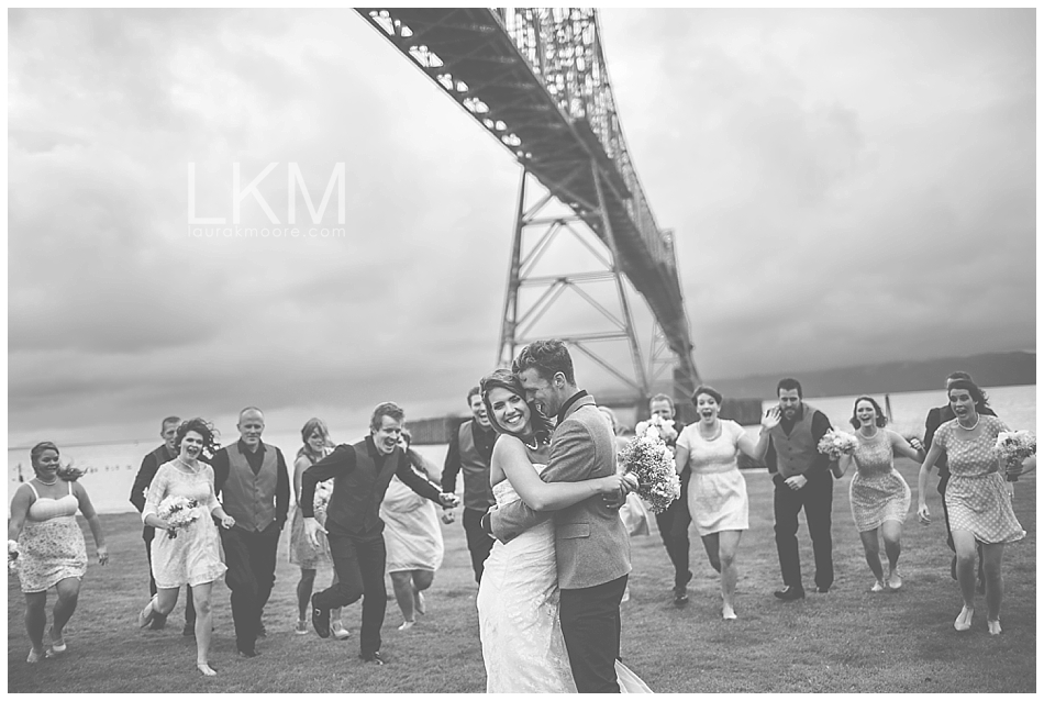 astoria-oregon-wedding-portland-laura-k-moore-destination-photographer-seth-joelle-weisser_0093.jpg