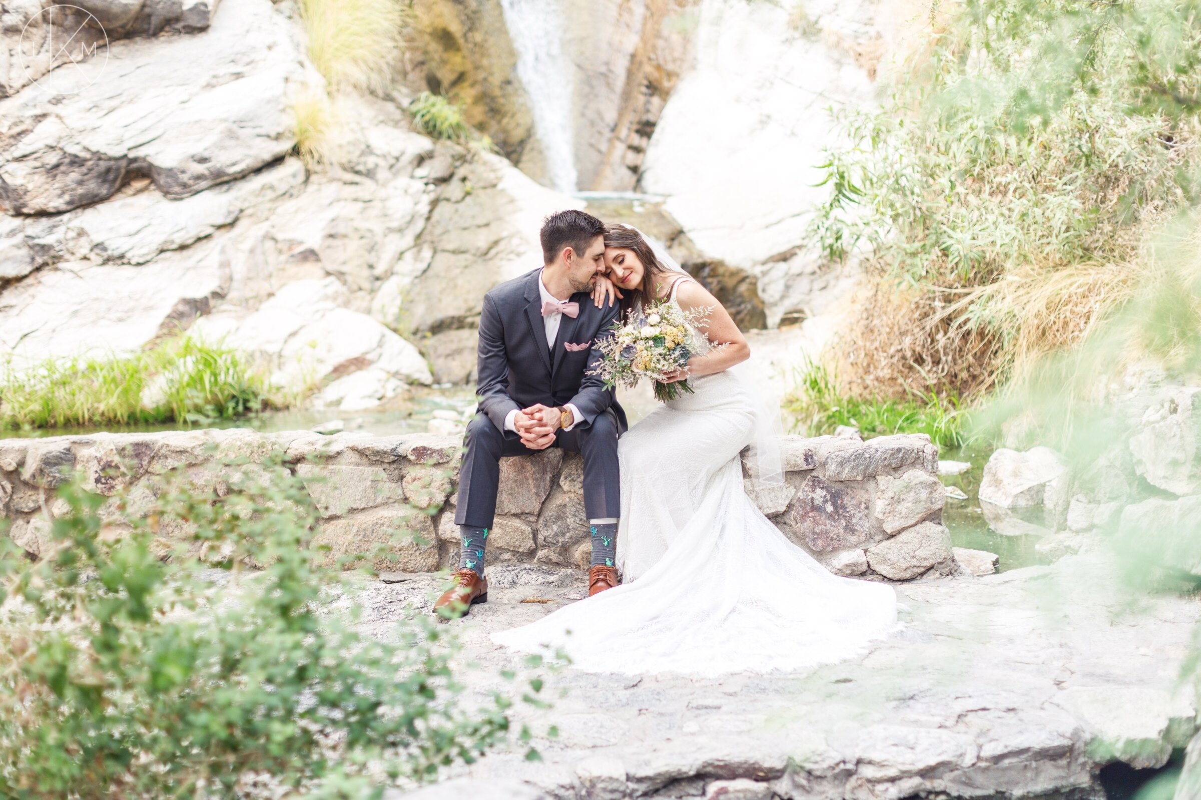 20_09_12_CLUTTER_LOWES_VENTANA_CANYON_WEDDING-PICTURES_laura-k-moore-photography 12.jpg