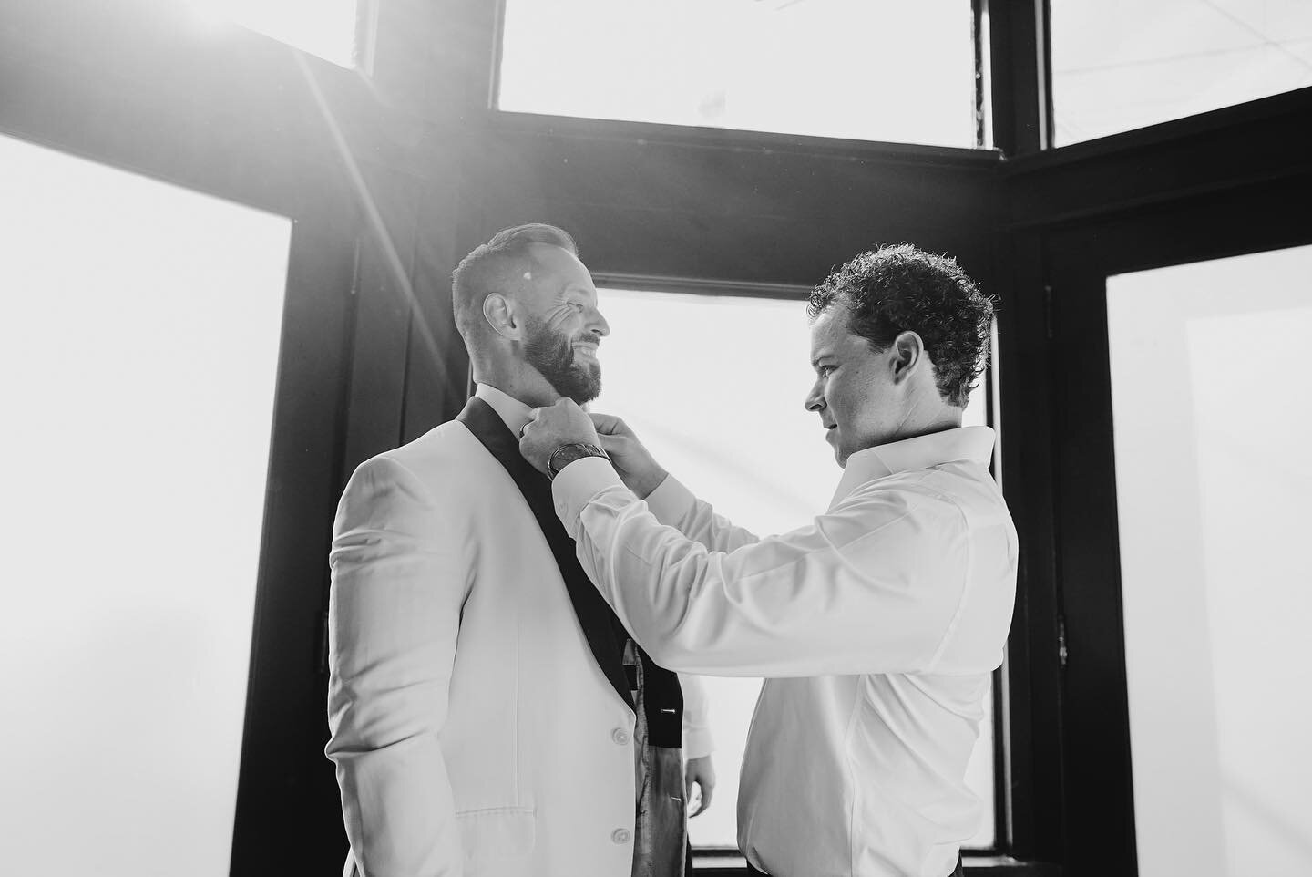 Sometimes the black &amp; white hits different 🤍🤍🤍
.
.
.
.
This couple. This venue. This day. Absolutely incredible. Loved shooting with @jhannahphoto so much, she makes serious magic happen!