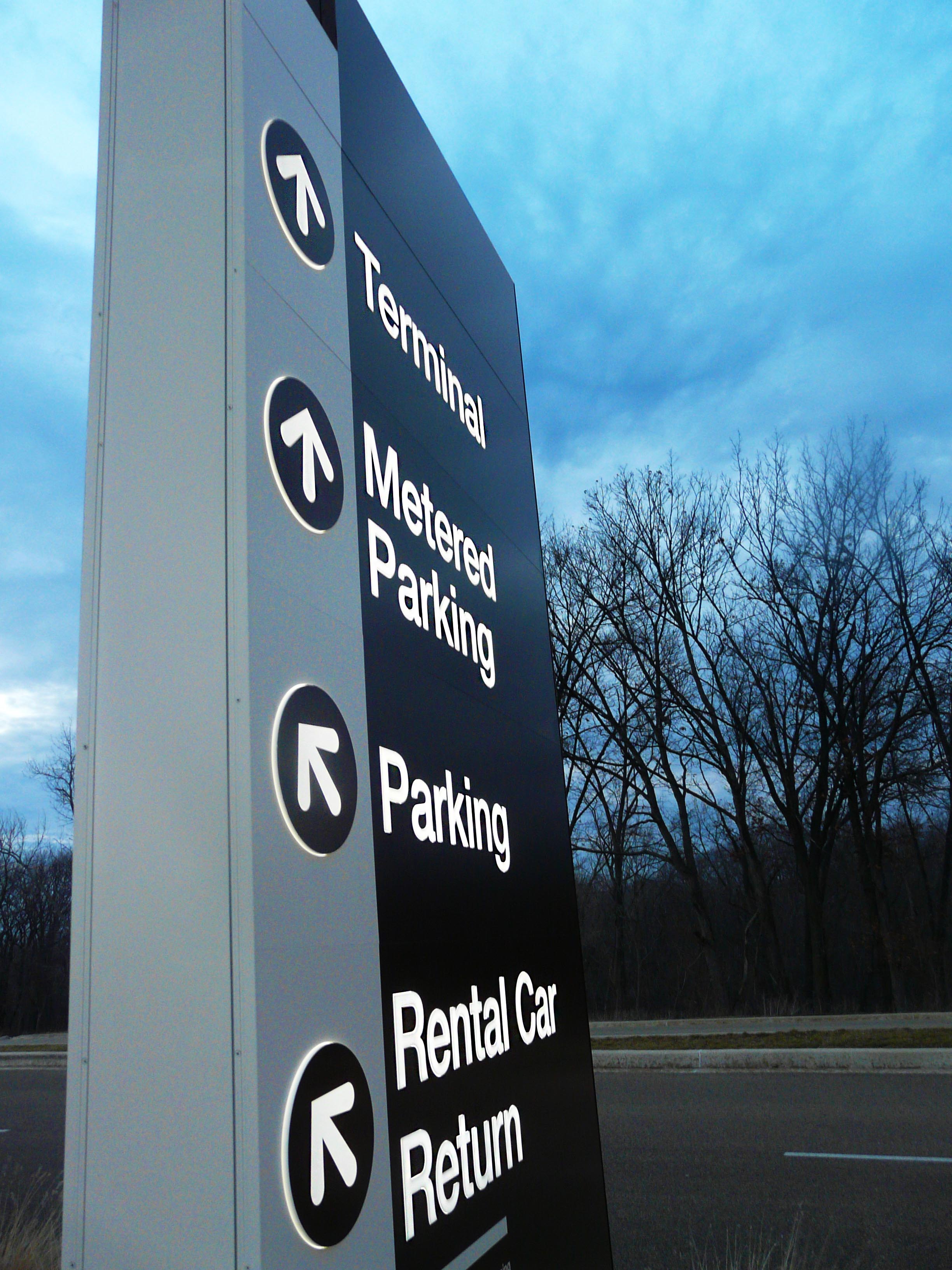 Peoria Airport Exterior Signage