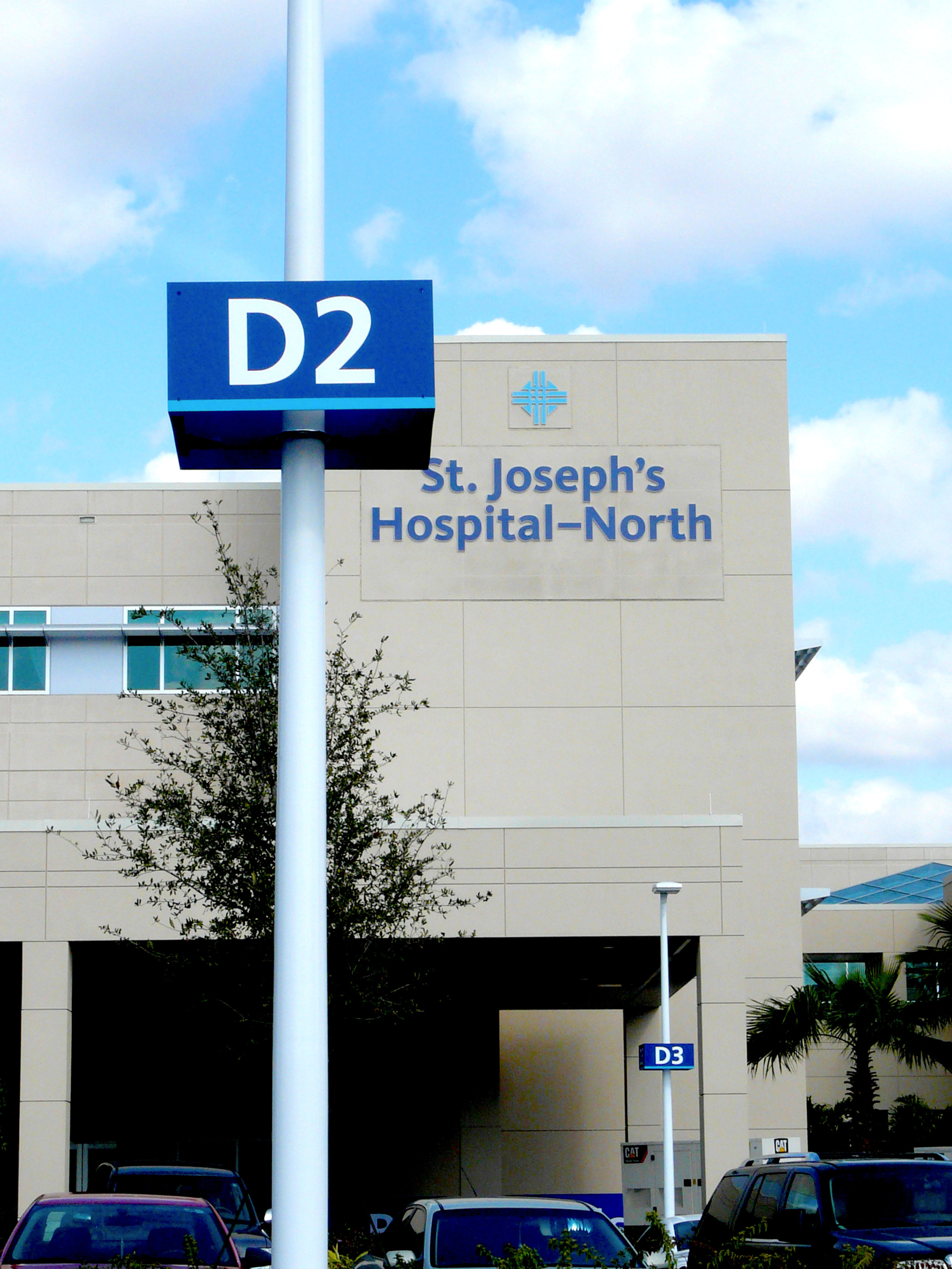 hospital wayfinding signage exterior.jpg