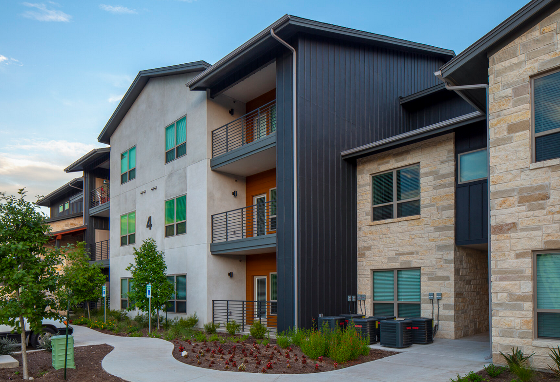 Screenshot 2023-04-26 at 11-10-17 Merrit Hill Country — Spring Architects.png