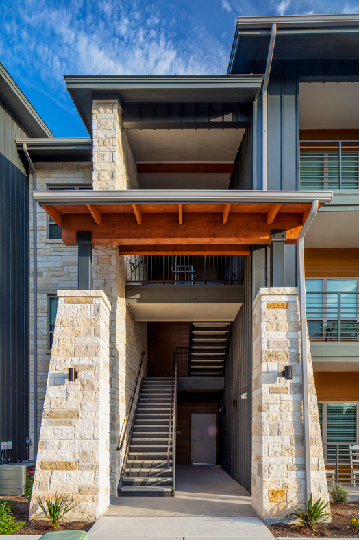 Screenshot 2023-04-26 at 11-11-04 Merrit Hill Country — Spring Architects.png