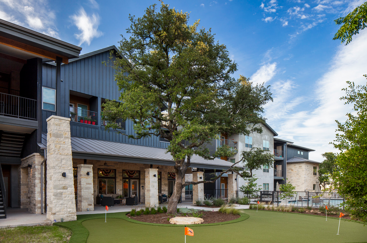 Screenshot 2023-04-26 at 11-10-50 Merrit Hill Country — Spring Architects.png