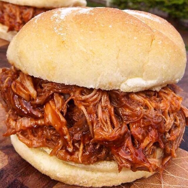 📢Summer is NOT cancelled❗️📢
Our favorite ☀️summertime special, Pulled Pork Bite, is back!!! Our homemade BBQ pulled pork cooks for 8 hours and then tossed in our secret bbq marinade sauce. It&rsquo;s simply delicious! #best #pulledpork #bbq #longis