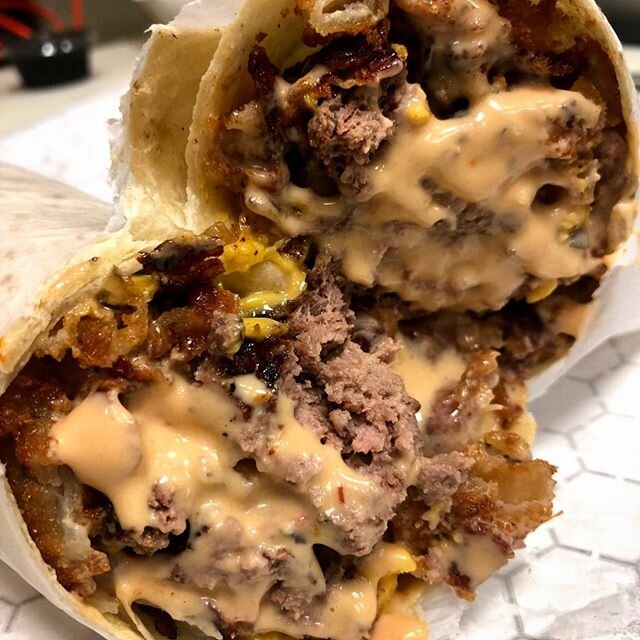 Something about our juicy burger tossed in a wrap with your favorite toppings and dipper, just makes my belly rumble🙃 #burger #wrap
It&rsquo;s a totally different spin on a burger but we promise you it&rsquo;s delicious! Make any signature bite a wr