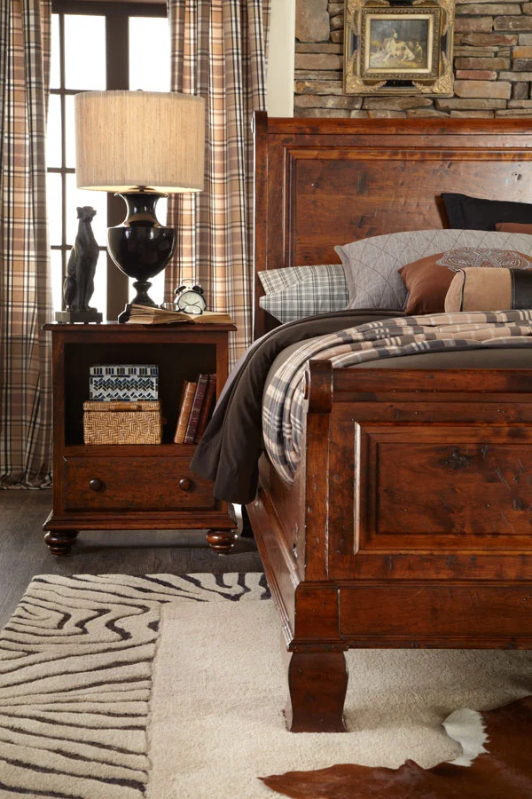 TH-Olde-World-Bedroom-Imperial-2.jpg