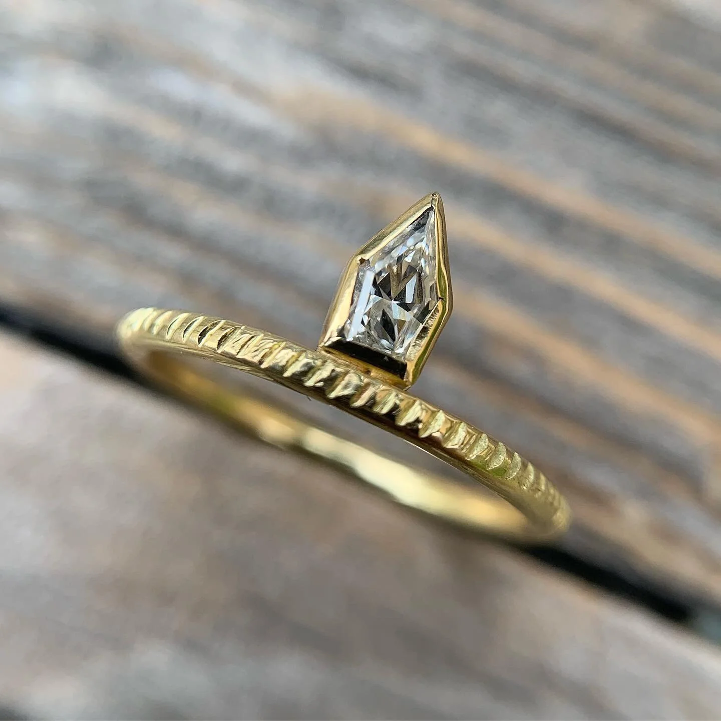 sharonzimmerman_18kygdiamondpoint_top.JPG