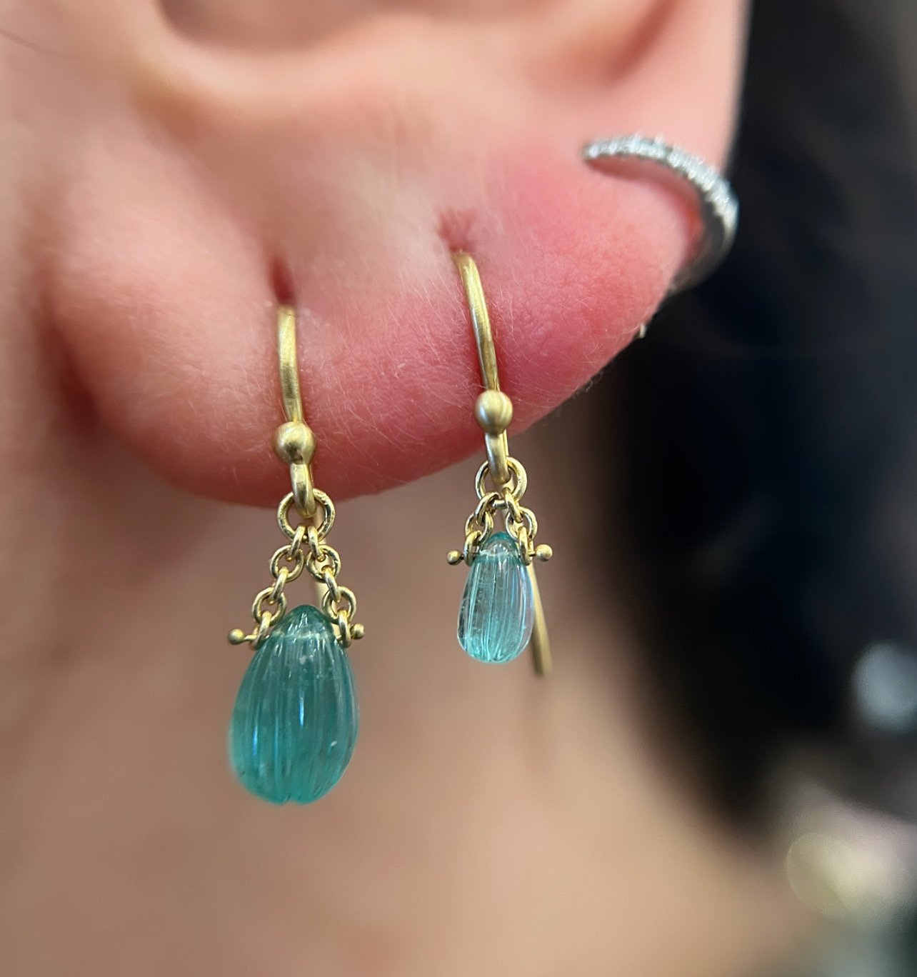shelleycavanaugh_emeraldfluteddropearrings.JPG