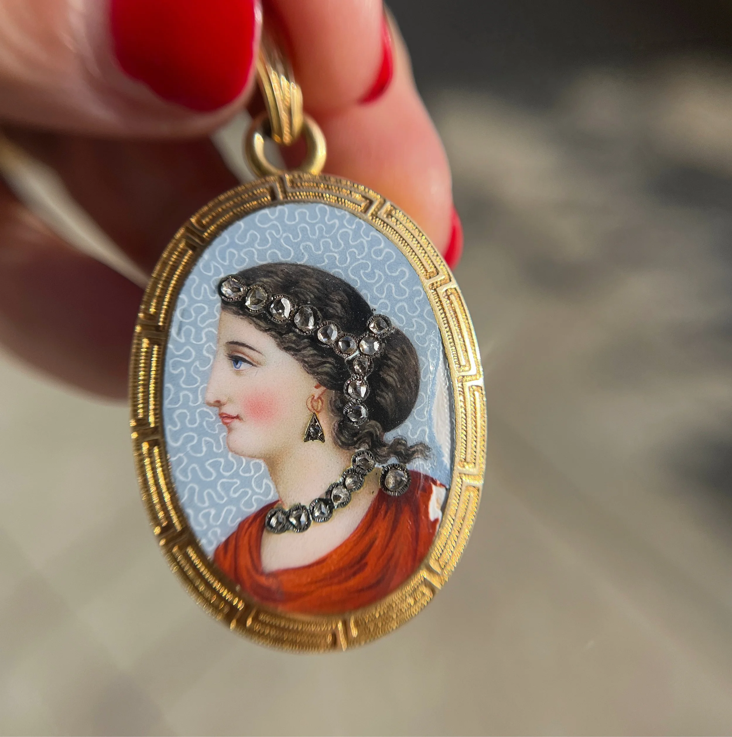 victorianhandpoaintedportraitlocket_1.JPG