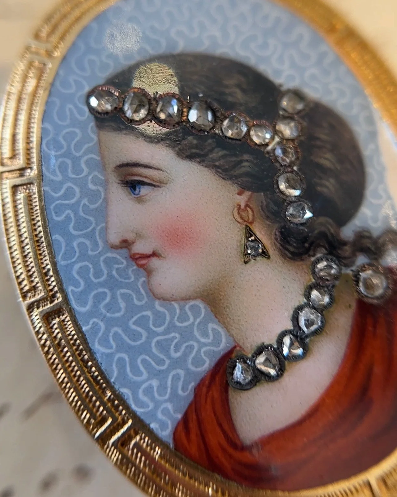 victorianhandpoaintedportraitlocket_2.JPG