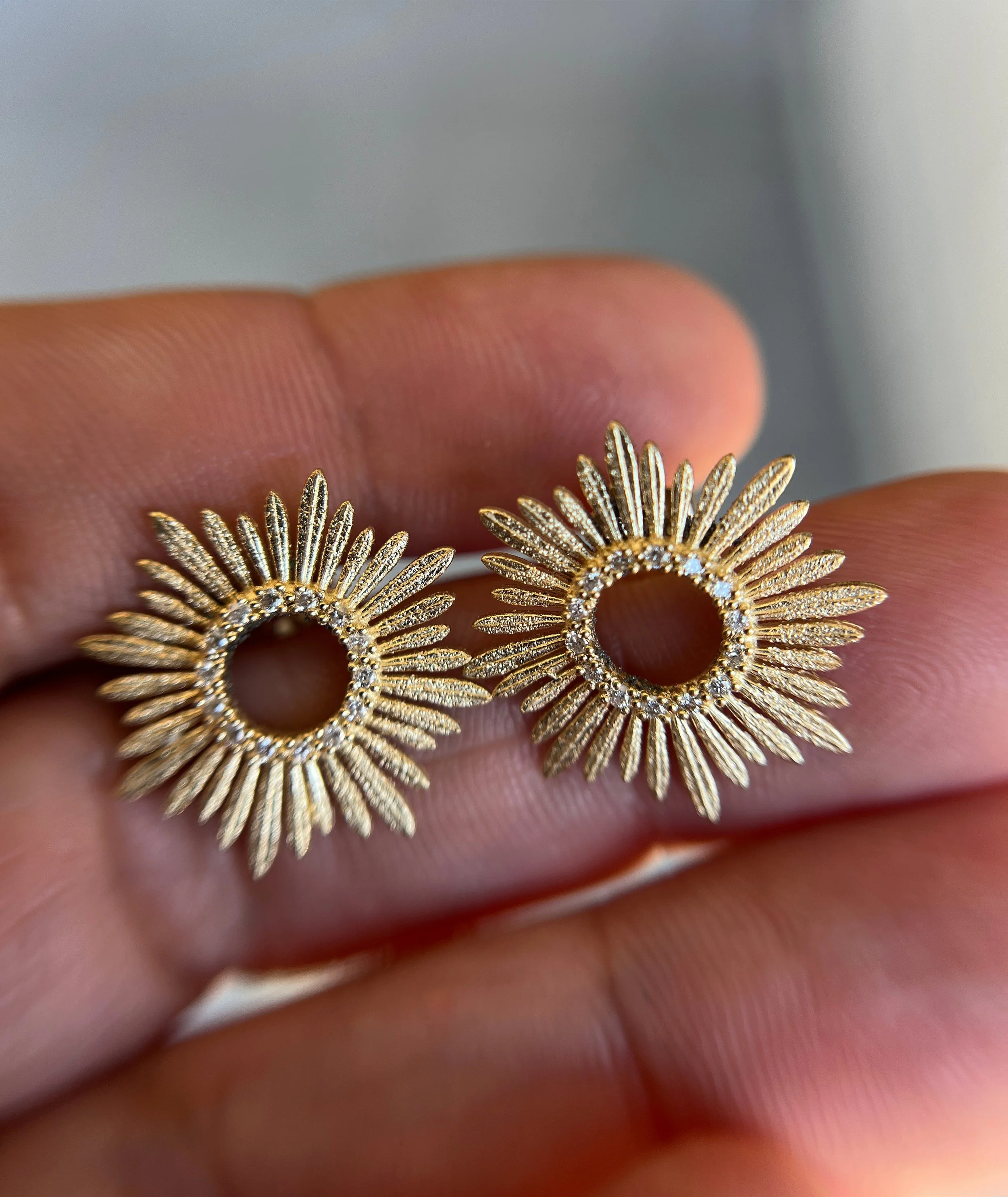 acanthus_ygsoutherndiamondstuds_1.JPG