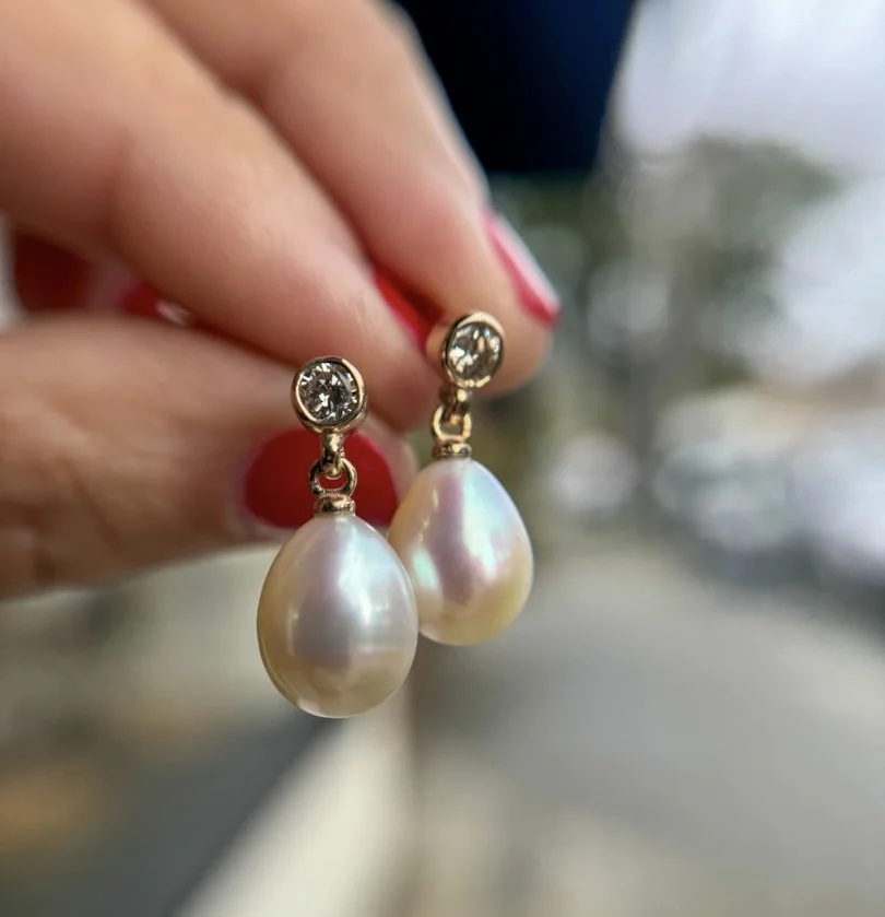 18kygchampagnediamonds+freshwaterpearlearrings_v2_1.jpg