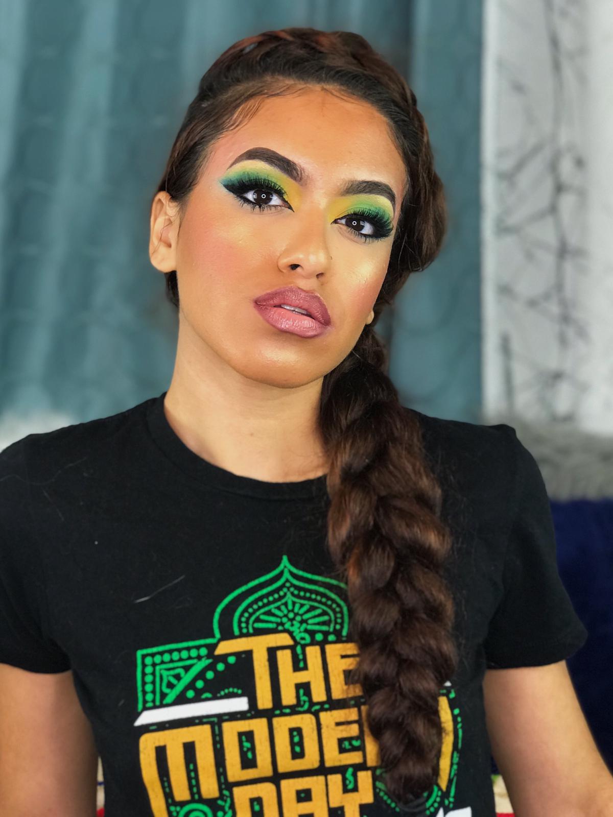 She is a Wrestlebae for sure, she took this WWEShop tee and made a flawless eye look