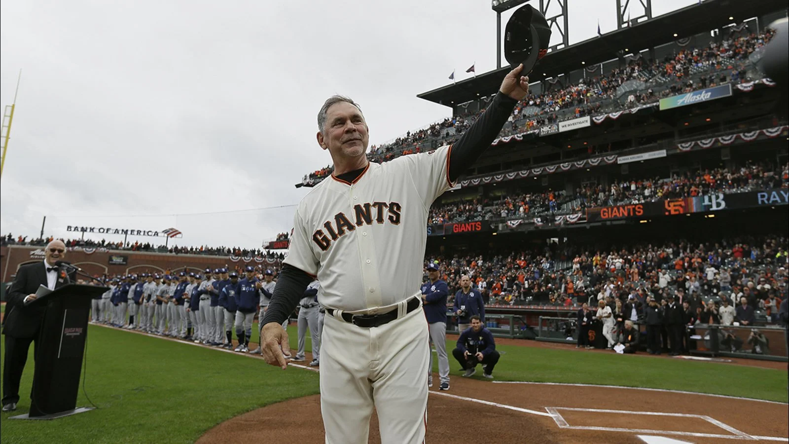 5564580_092419-kgo-ap-bruce-bochy-cap-wave-img.jpeg