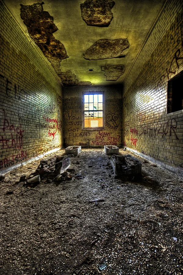 HELL BATHROOM 72.jpg