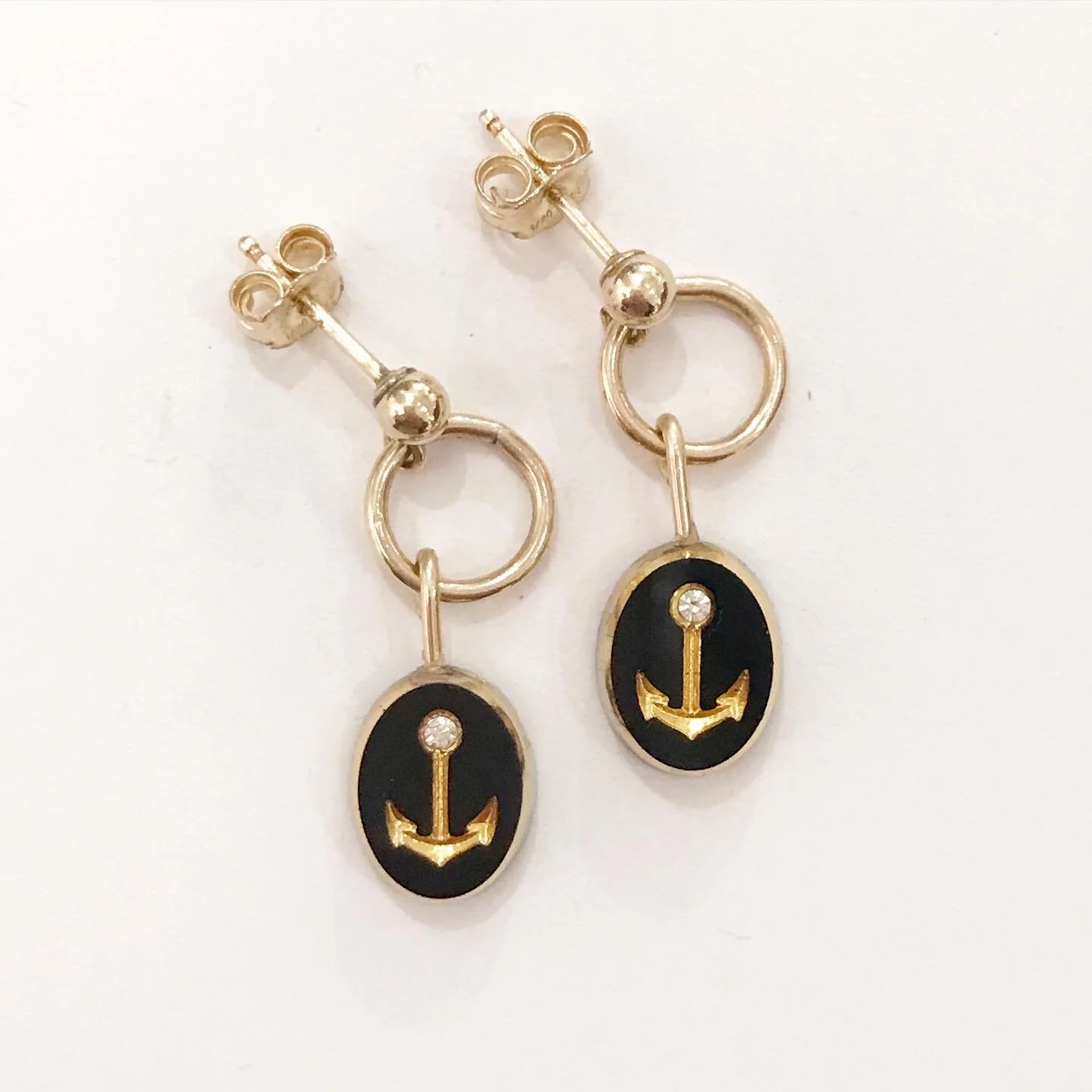 1E4B460F-C8AB-4D4A-AC9E-B85E8BB213E9