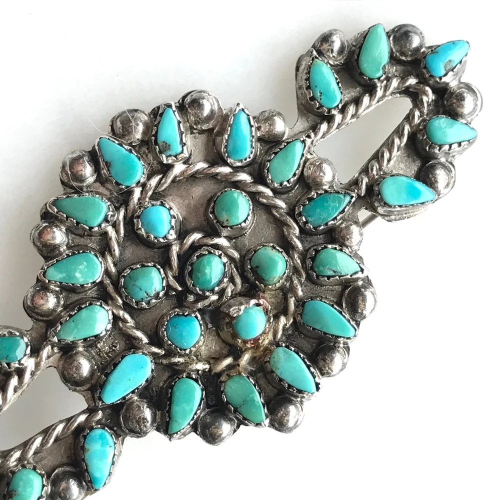Broche ajourée en fausse turquoise - Style sud-ouest, ton