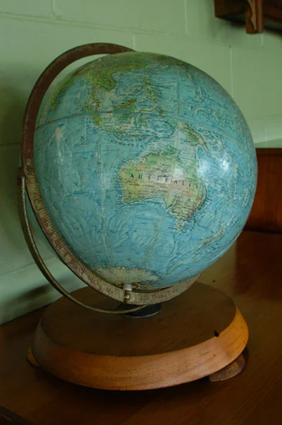 thumbnail_antique-world-globe_1069880402_1377782789.jpg