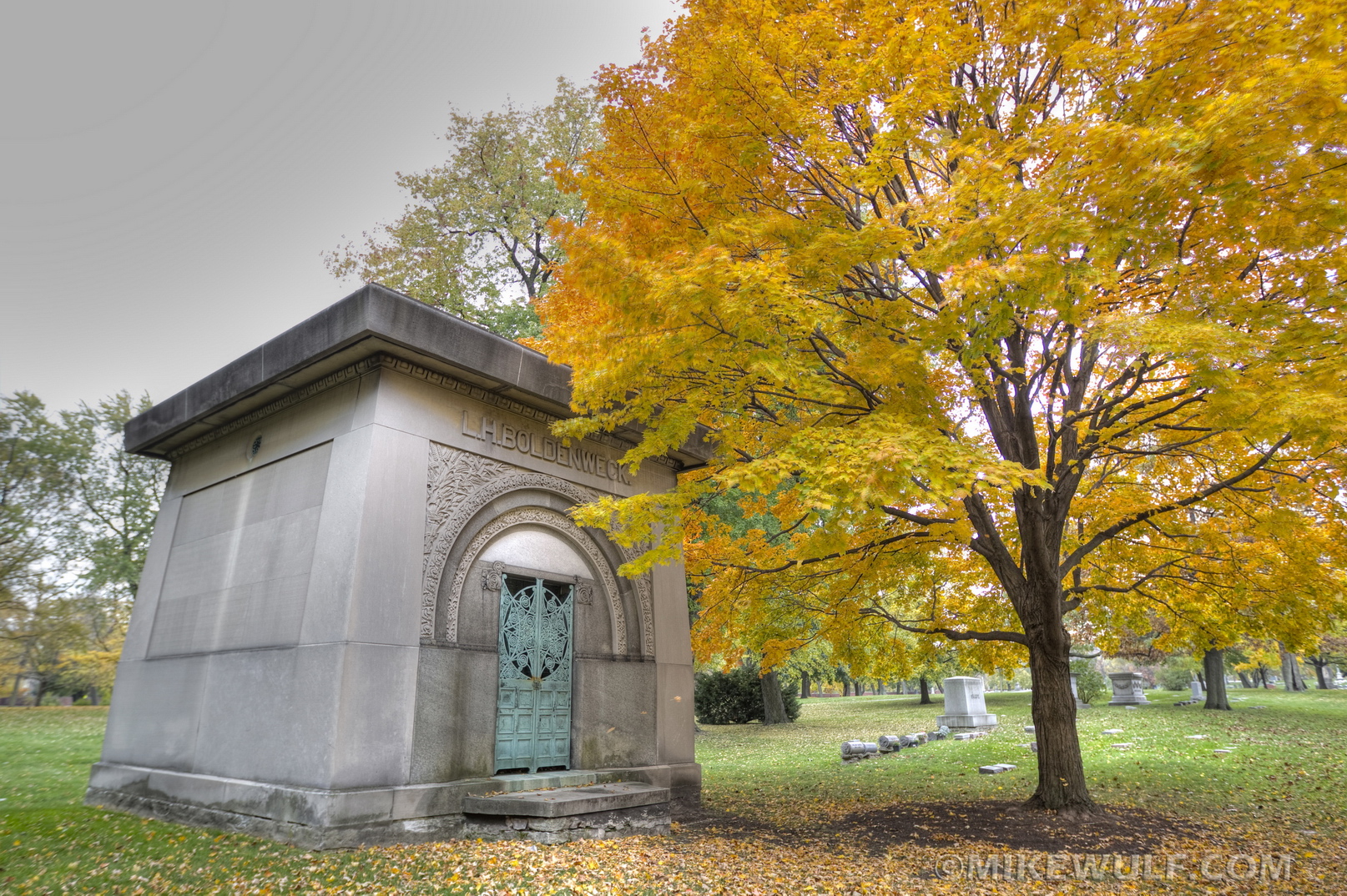 Wulf_2012GracelandFall02_resize.jpg