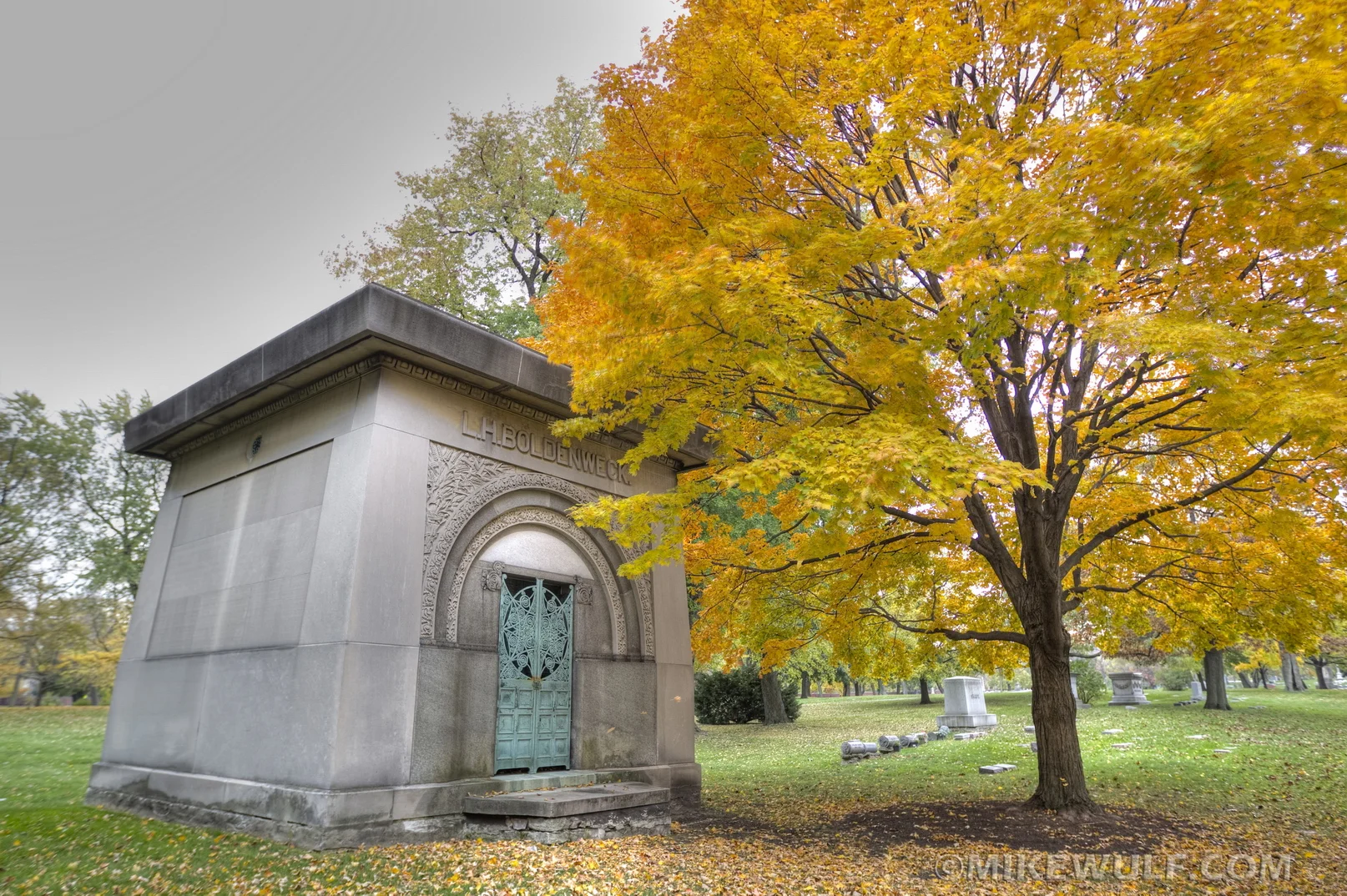 Wulf_2012GracelandFall02_resize.jpg