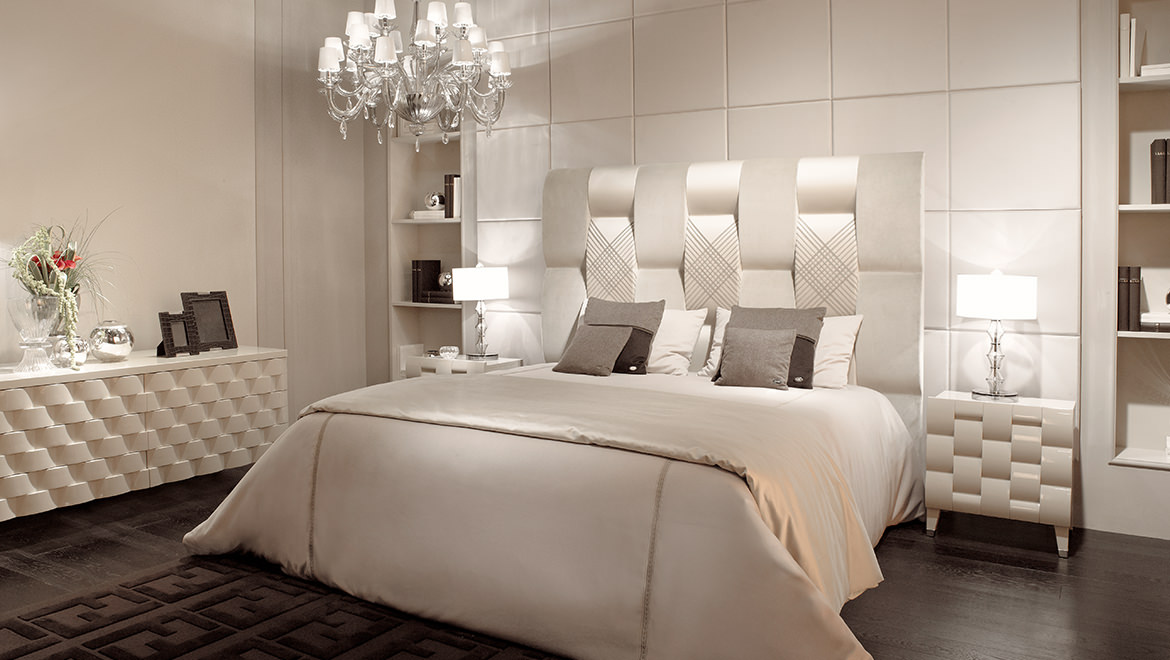 FF ASTORIA BED OPTIONAL PRIVE’, BEDSIDE TABLE & CHEST OF DRAWERS.jpg