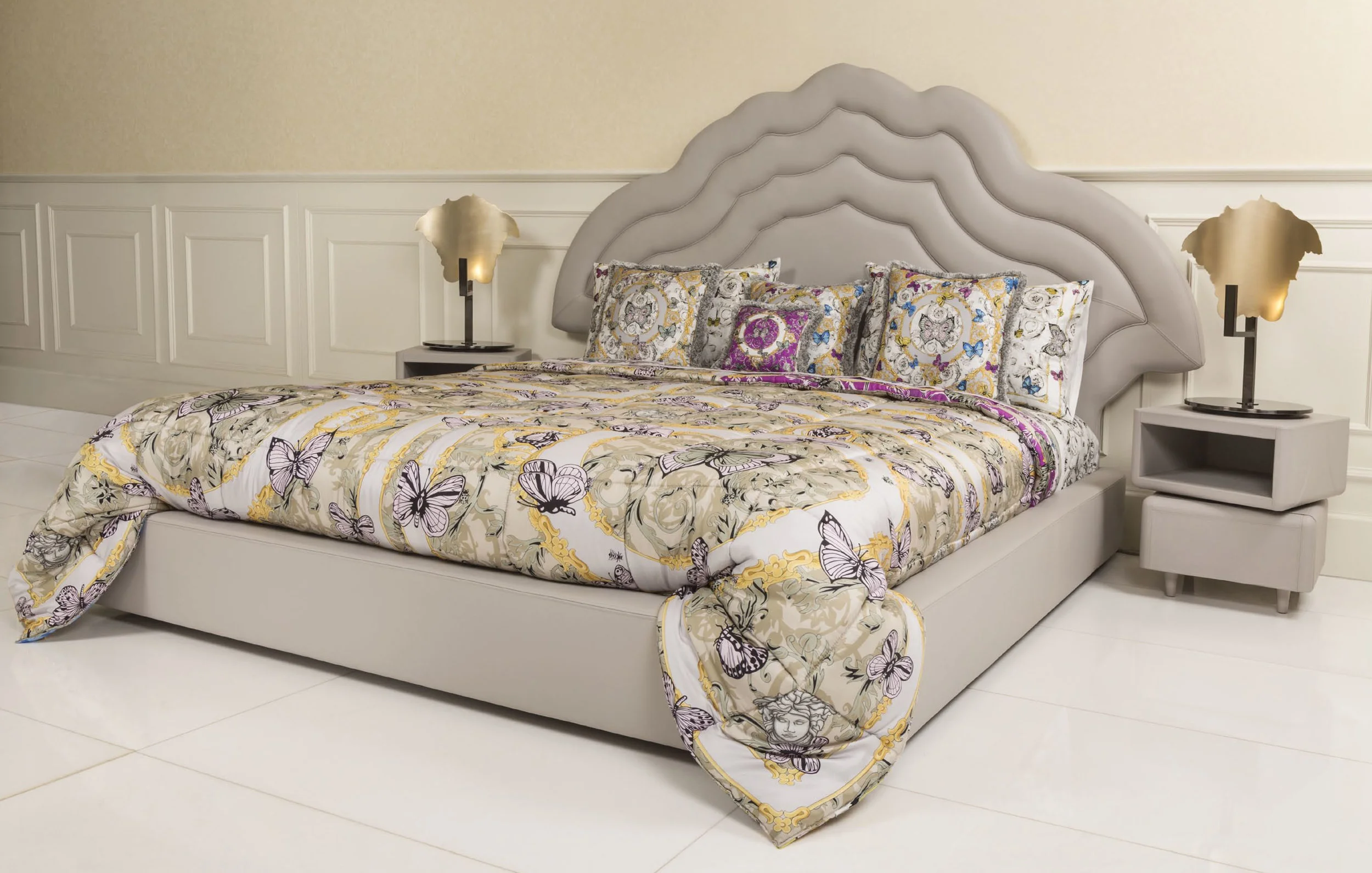 VERSACE HOME FURNITURE 2017_Page_090_Image_0001.jpg