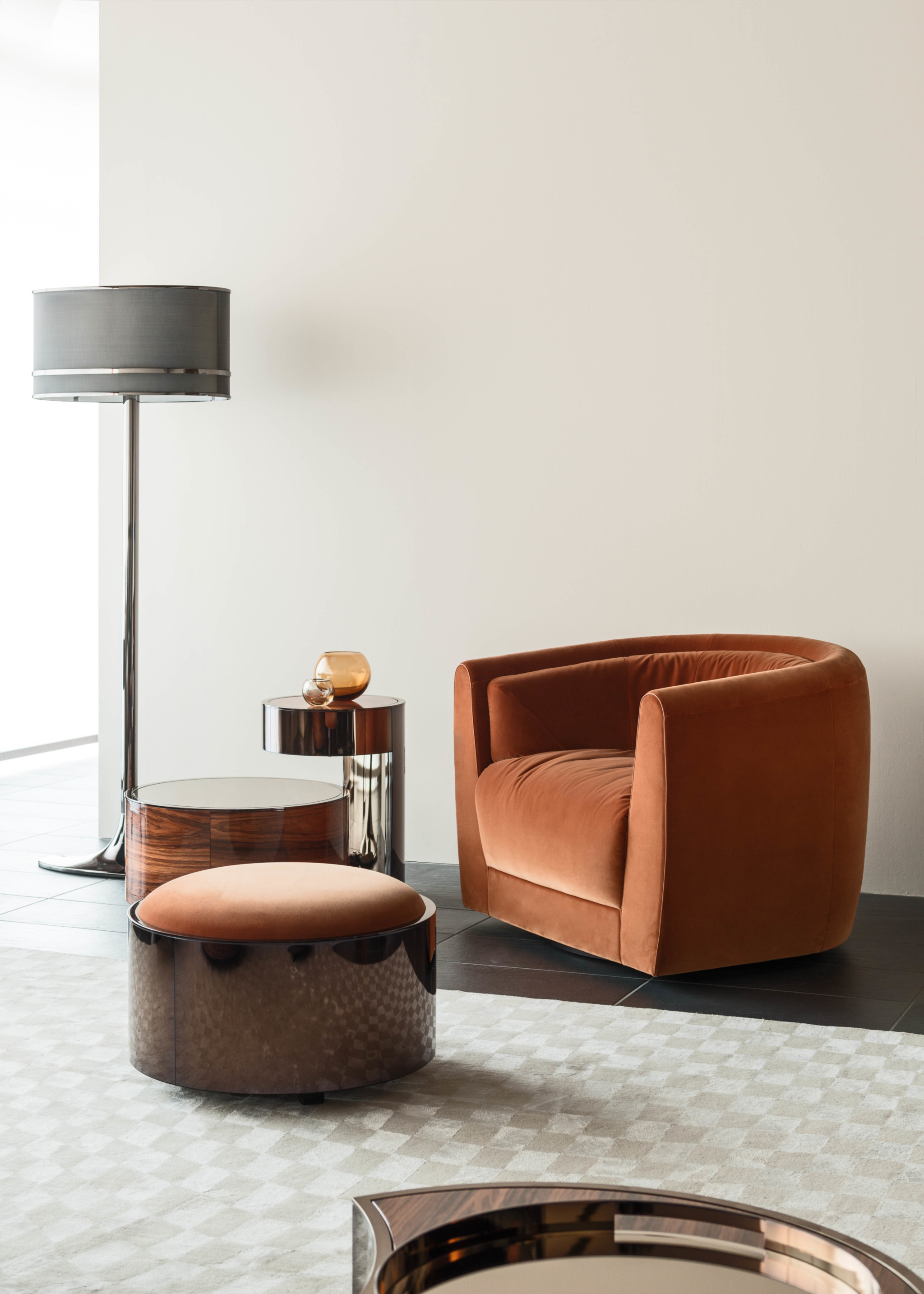 fend00040000009_fendi_conrad_armchair_1_8fbafd5c4e3d507c2c4811274b31b7df_grande.jpg