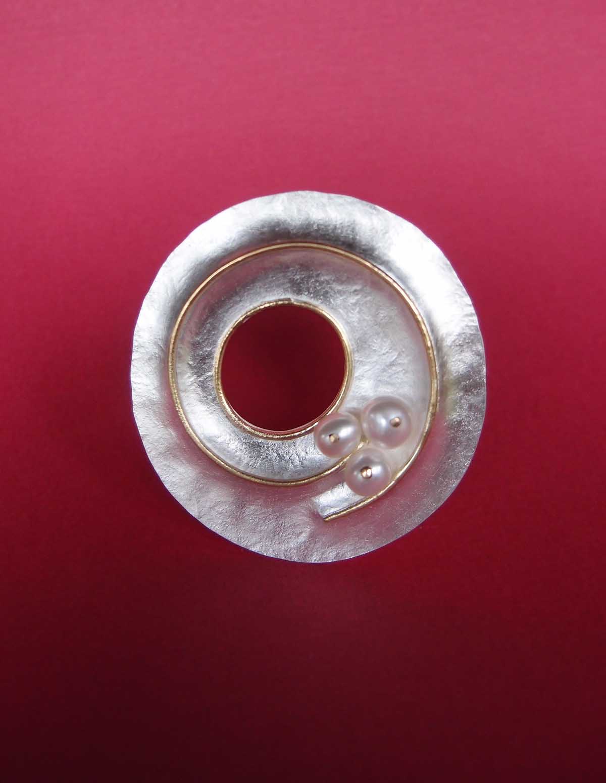 Silver and 18ct. brooch with pearls