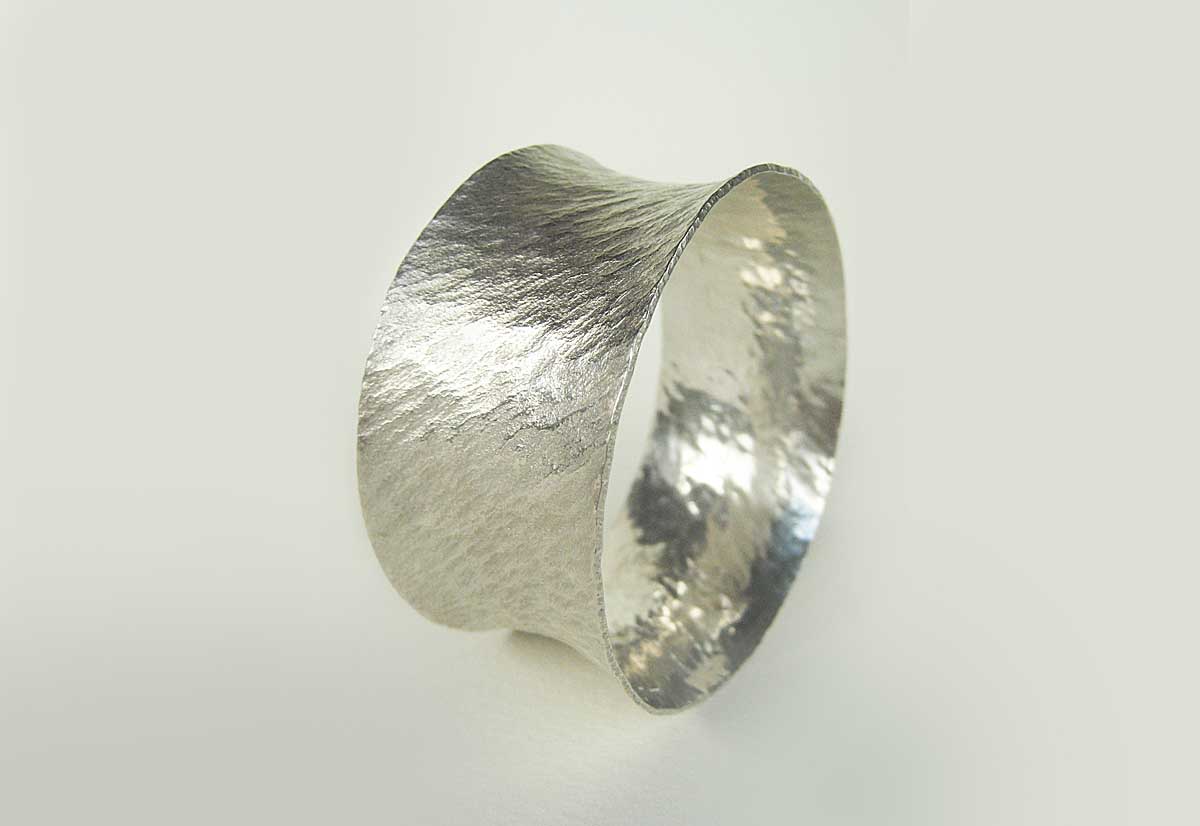 Silver bangle. 4.5cm wide