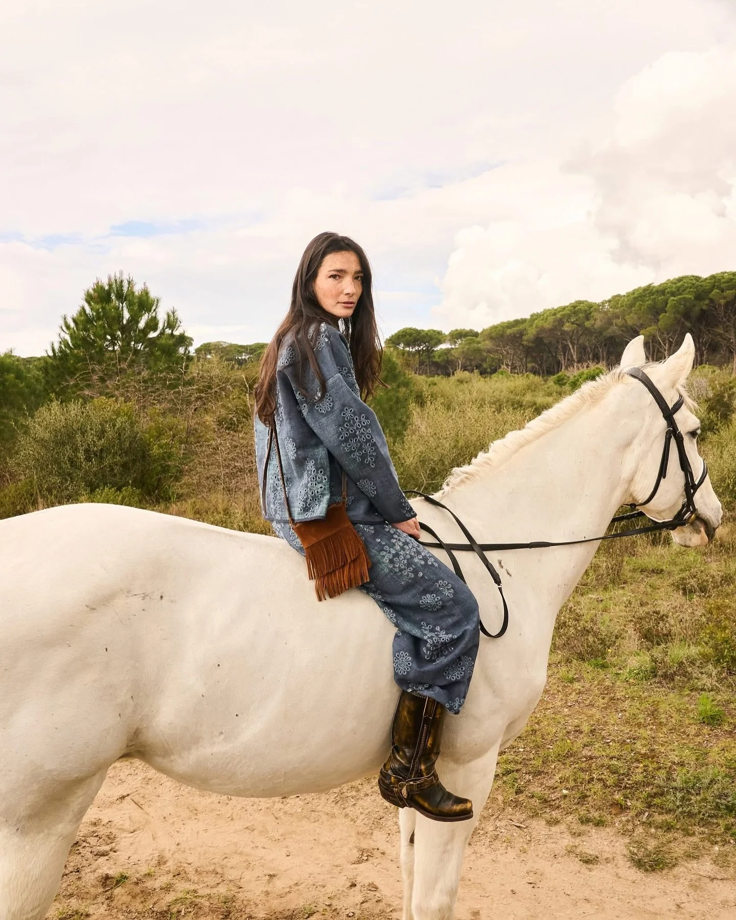 Shaft Jeans, Made in Florence 👖

Strength doesn&rsquo;t always look heavy. Sometimes it comes dressed in softness, in intricate textures, in silhouettes that speak with quiet clarity. This San Gallo set redefines the idea of the power suit: structur